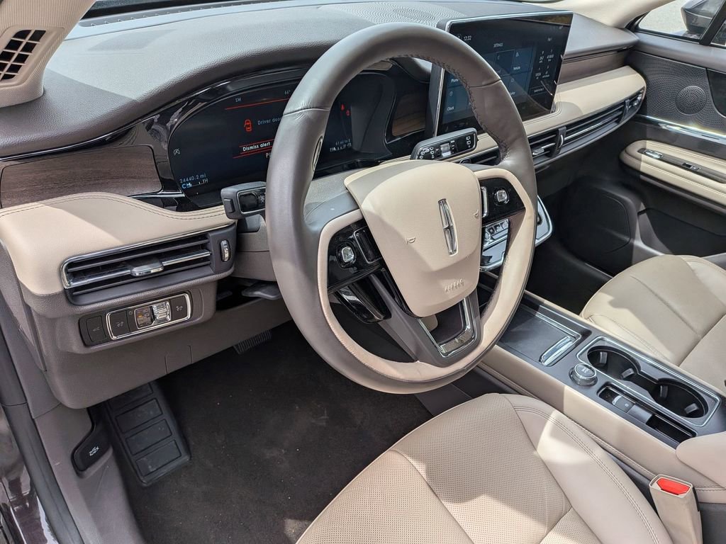 Used 2023 Lincoln Corsair Reserve image 17