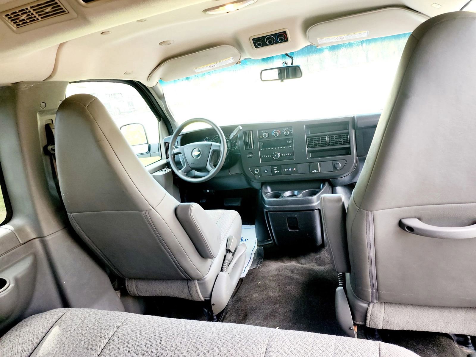 Used 2018 Chevrolet Express 2500 LT w/ LT Preferred Equipment Group image 33