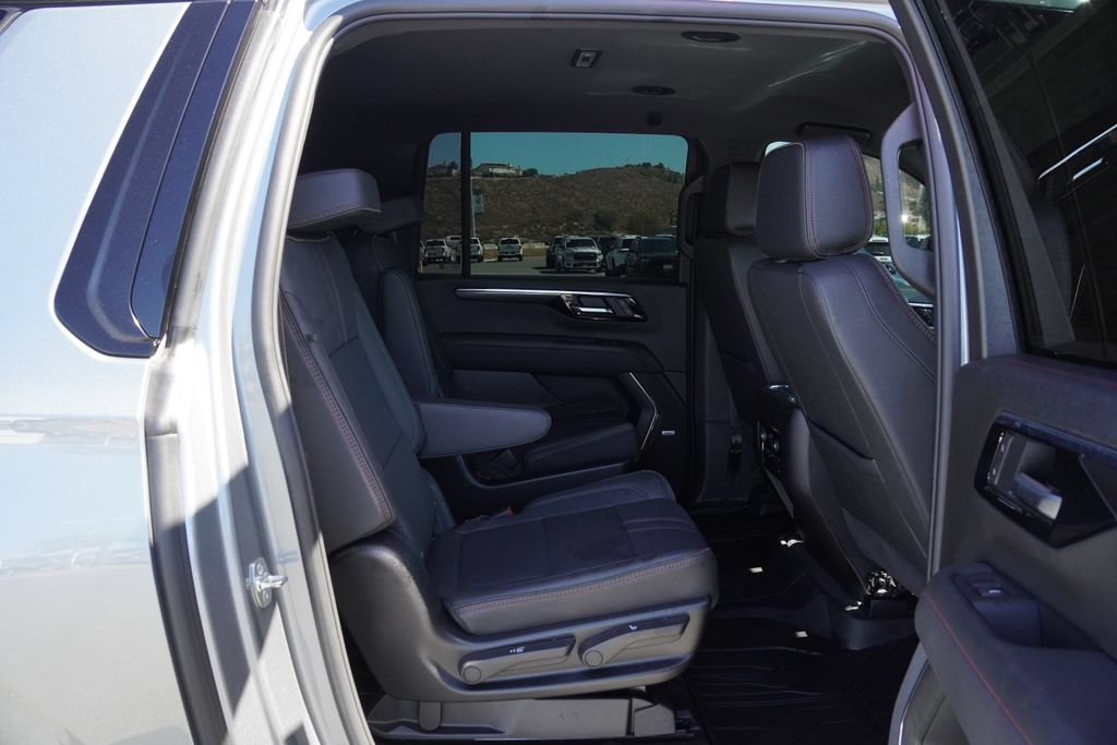 Used 2026 Chevrolet Suburban RST w/ Comfort Package RWD image 32