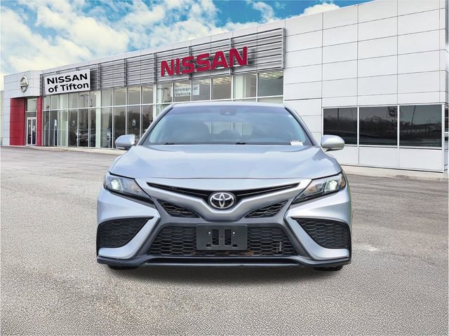 Used 2022 Toyota Camry SE image 2