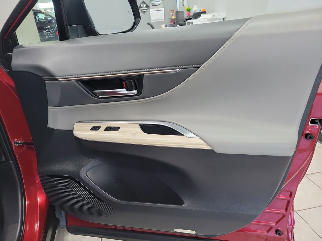 Used 2023 Toyota Venza XLE AWD/4WD image 22