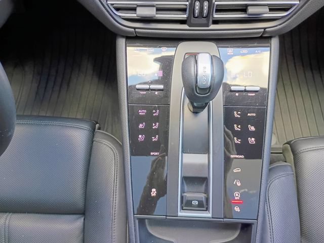 Used 2022 Porsche Macan AWD/4WD image 42