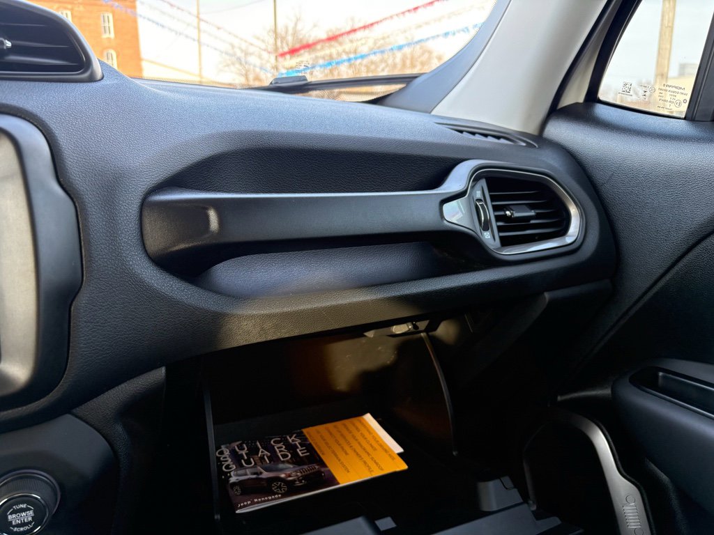 Used 2023 Jeep Renegade Limited image 18