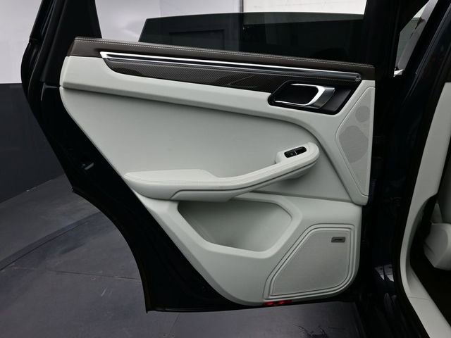 Certified 2021 Porsche Macan Turbo AWD/4WD image 13