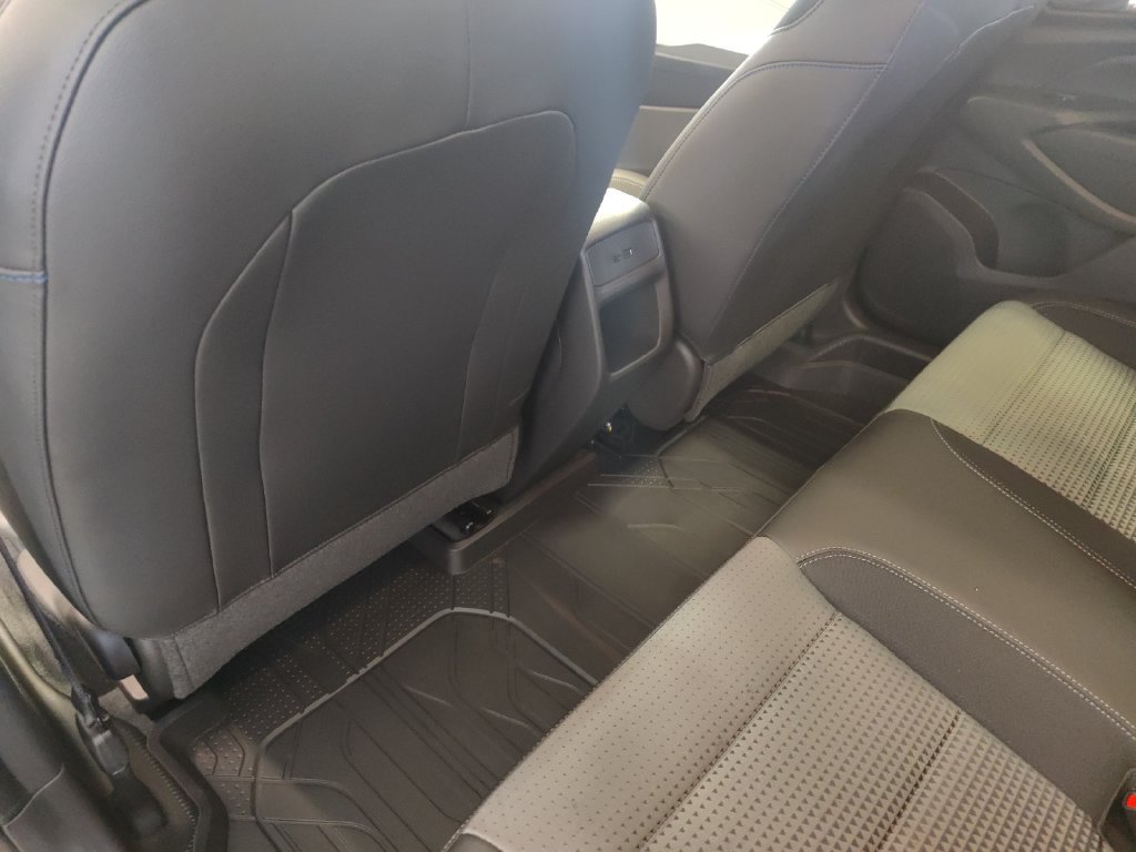 Used 2025 Chevrolet Trax LT FWD image 29