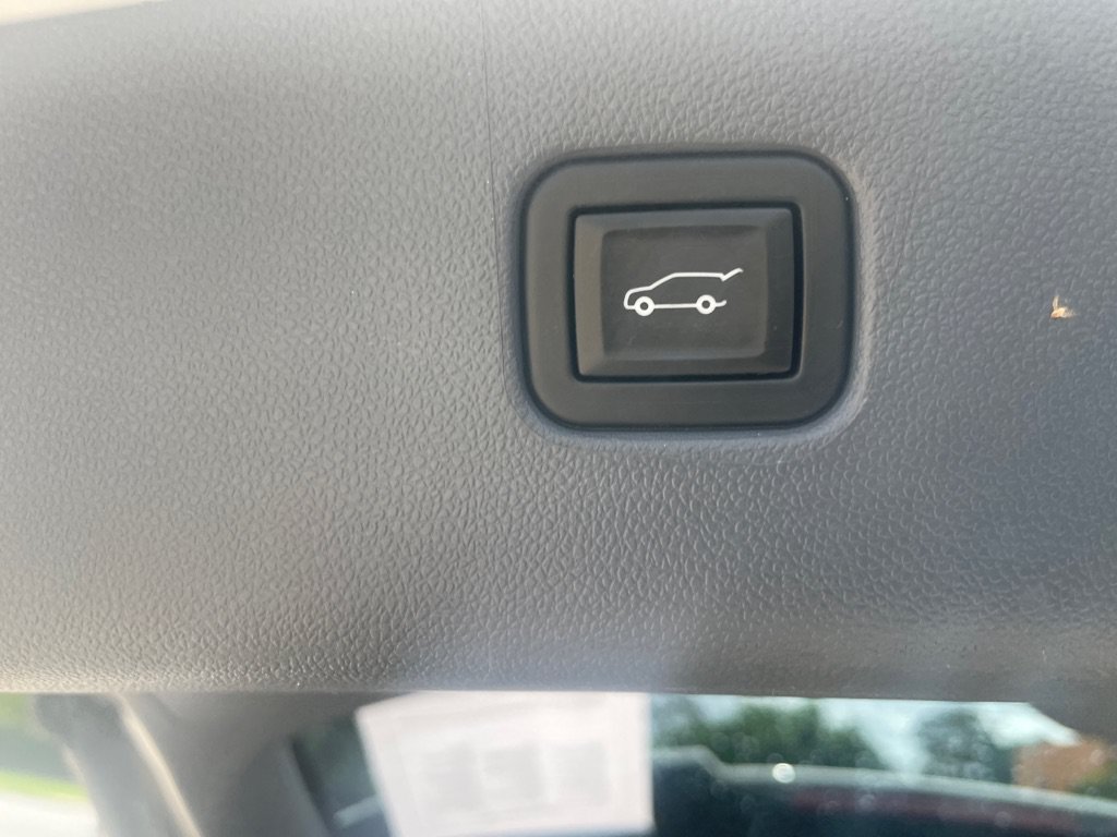 Used 2020 Chevrolet Blazer LT w/ Sound & Technology Package FWD image 17