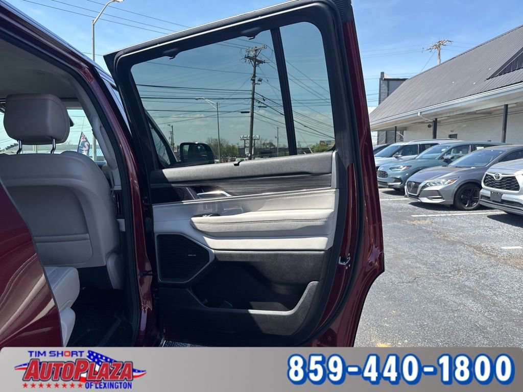 Used 2023 Jeep Wagoneer Series III w/ Convenience Group I image 25