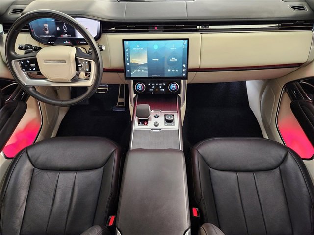 Used 2023 Land Rover Range Rover Long Wheelbase SE image 4