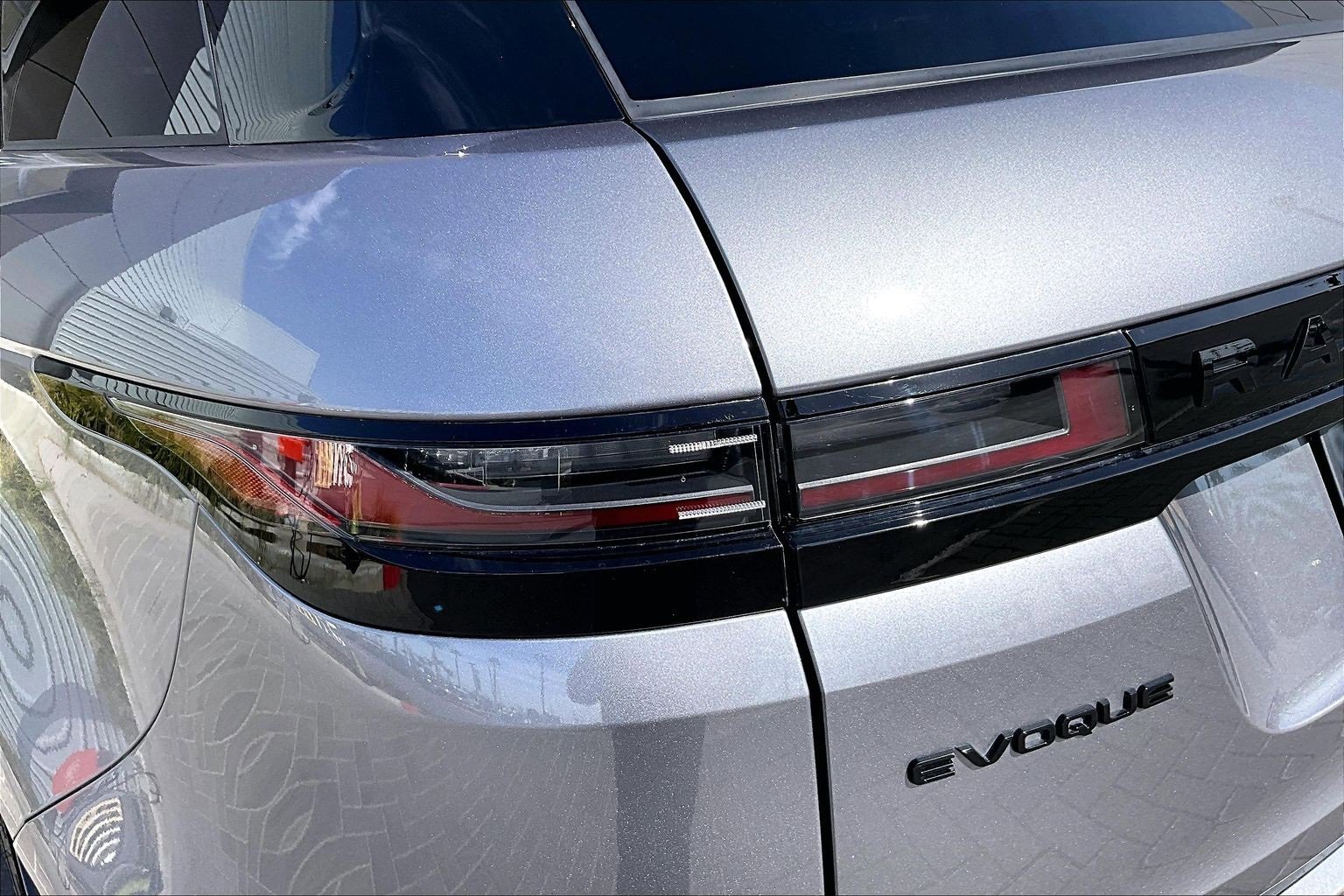 Used 2025 Land Rover Range Rover Evoque Dynamic SE image 29