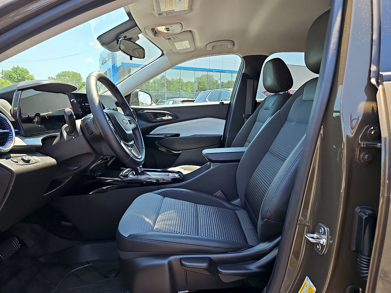 Certified 2024 Chevrolet Trax LT w/ Driver Confidence Package FWD image 14