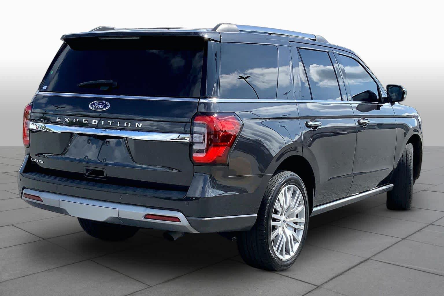 Used 2023 Ford Expedition Limited RWD image 12