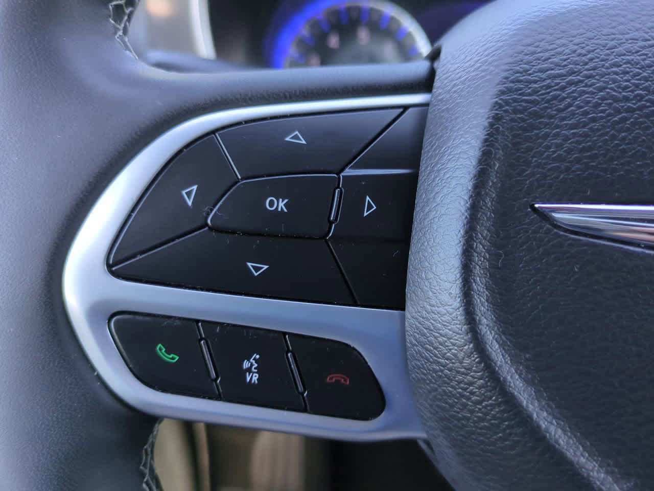 Used 2025 Chrysler Pacifica Select FWD image 24