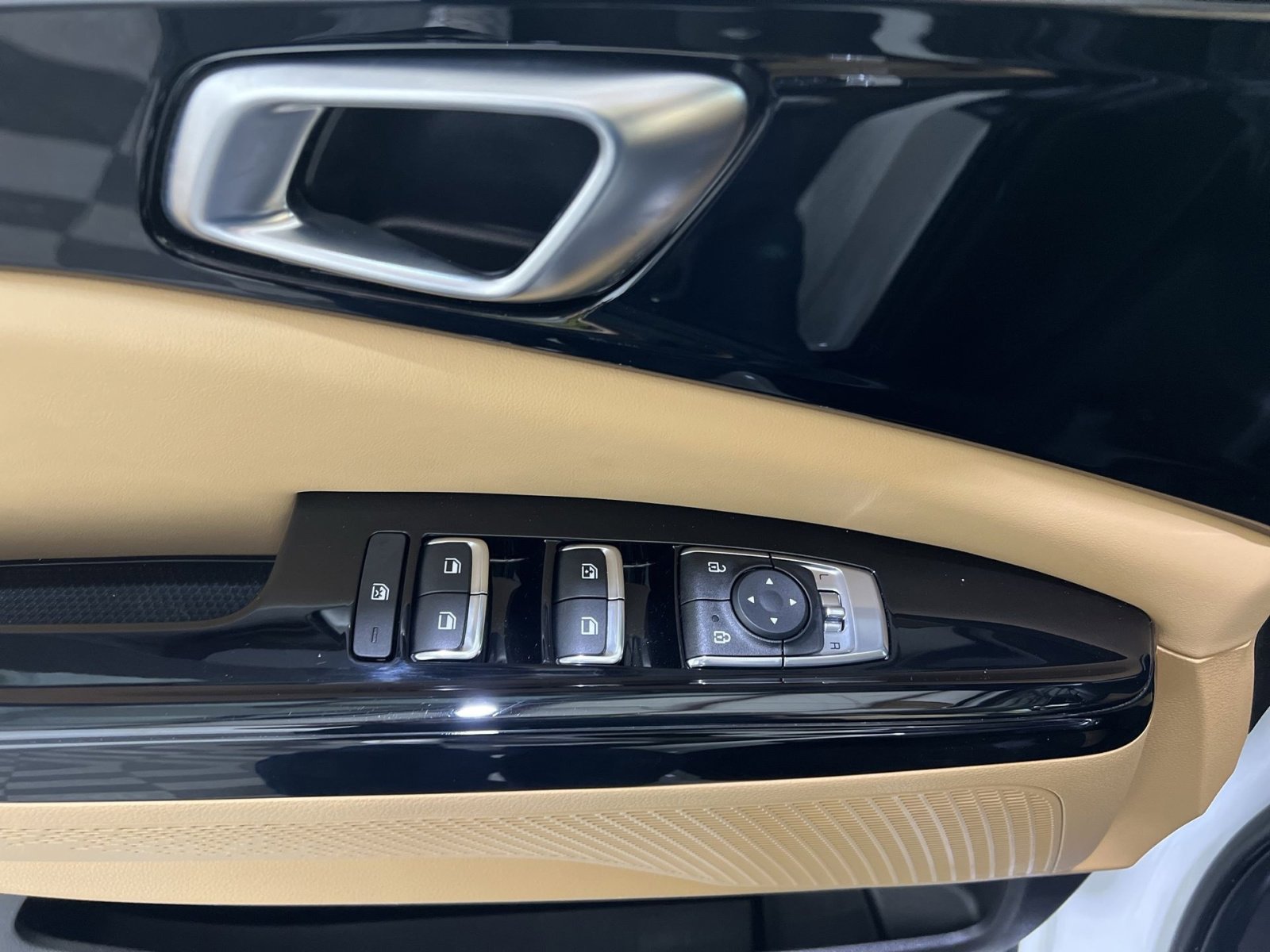 Used 2024 Kia Carnival EX image 34