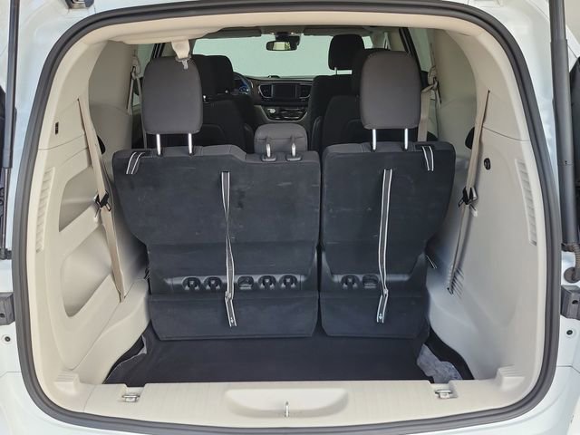Used 2024 Chrysler Voyager LX image 32