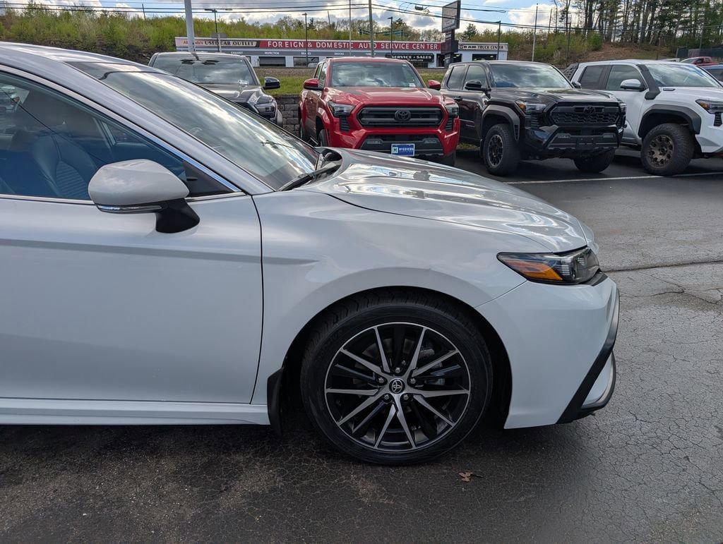 Used 2024 Toyota Camry SE w/ Cold Weather Package AWD/4WD image 9