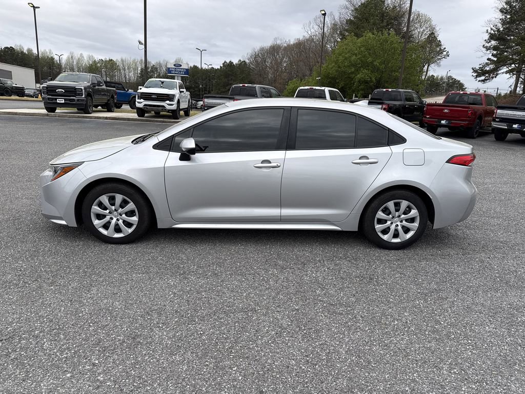 Used 2022 Toyota Corolla LE image 4