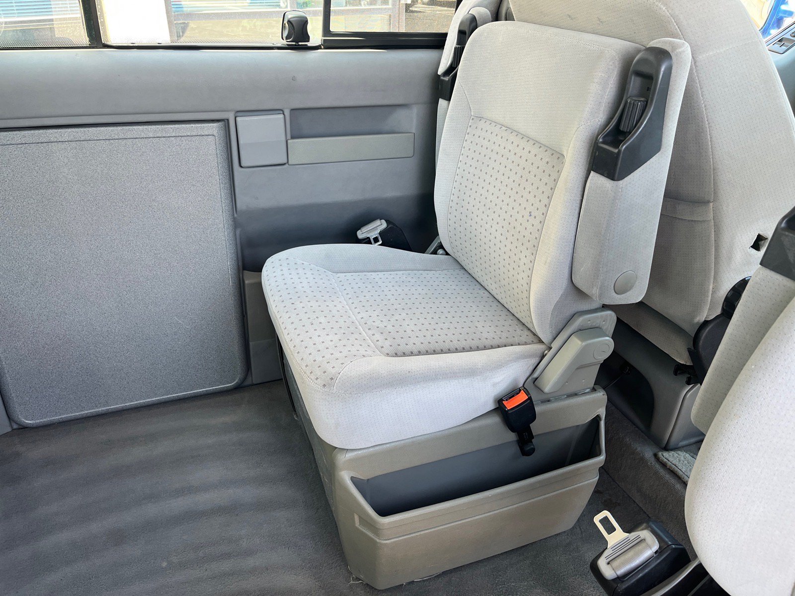 Used 2003 Volkswagen Eurovan MV FWD image 32