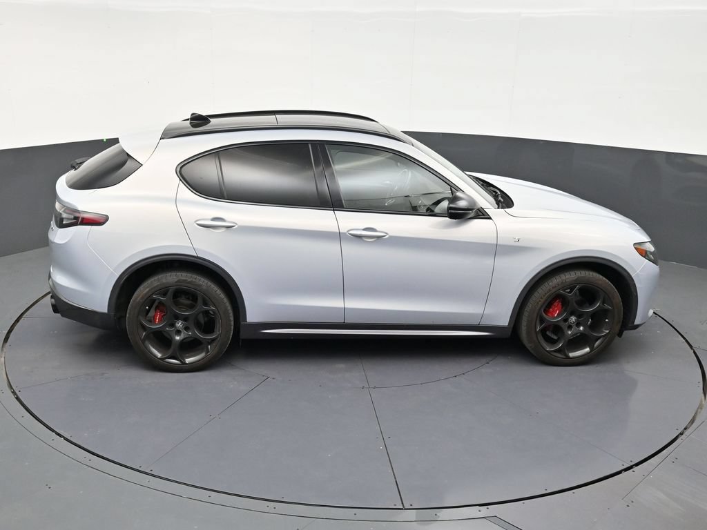 Used 2024 Alfa Romeo Stelvio Ti w/ Performance Driving Package AWD/4WD image 17