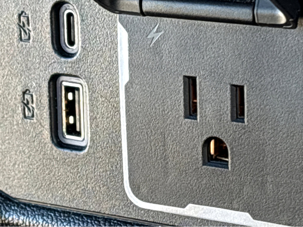 Used 2024 Chevrolet Silverado 2500 LT w/ Convenience Package image 28