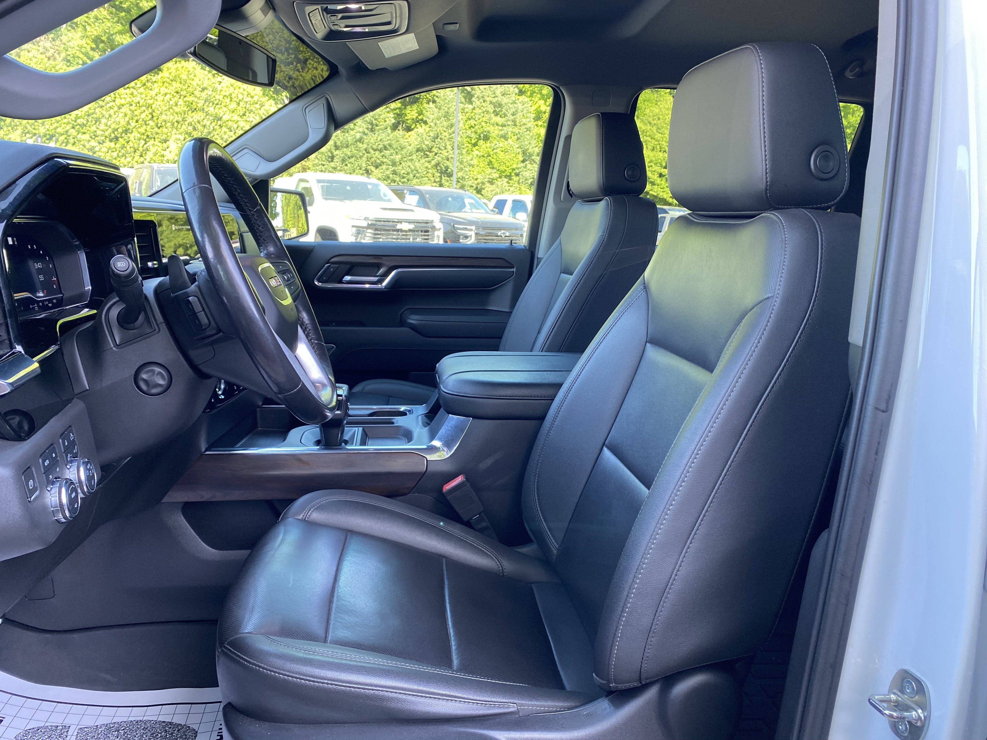 Used 2023 GMC Sierra 1500 SLT w/ SLT Premium Package AWD/4WD image 17