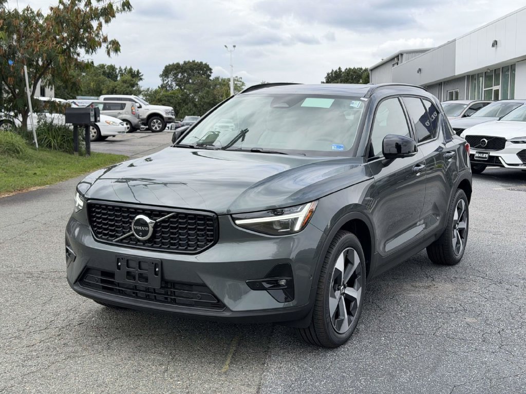New 2026 Volvo XC40 B5 Plus w/ Protection Package Premier AWD/4WD image 22