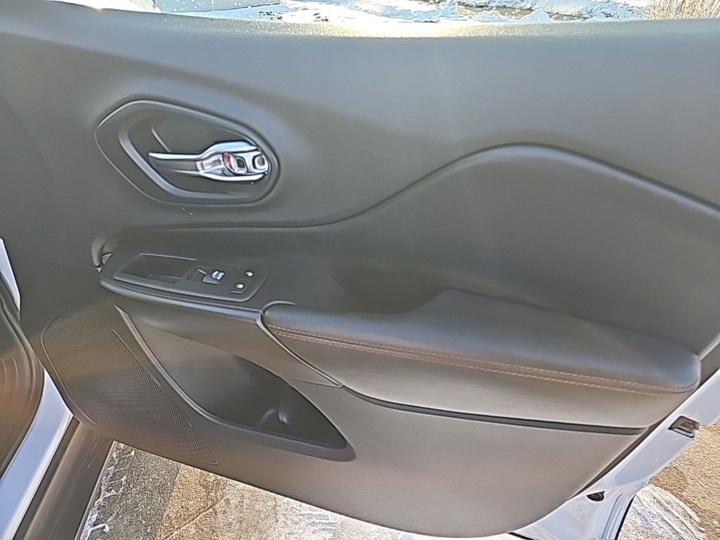 Used 2019 Jeep Cherokee Trailhawk w/ Comfort/Convenience Group image 19