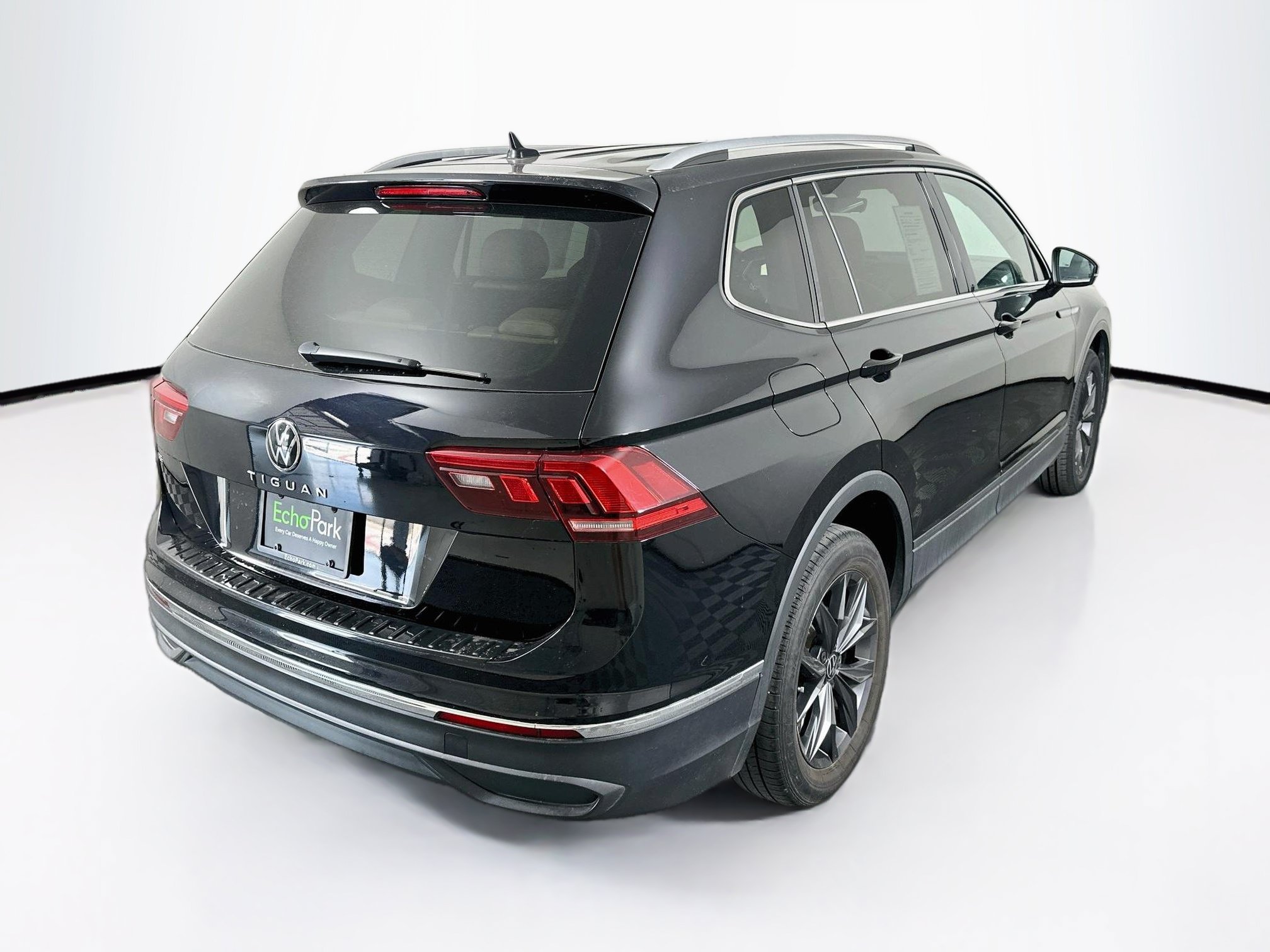 Used 2023 Volkswagen Tiguan SE FWD image 9