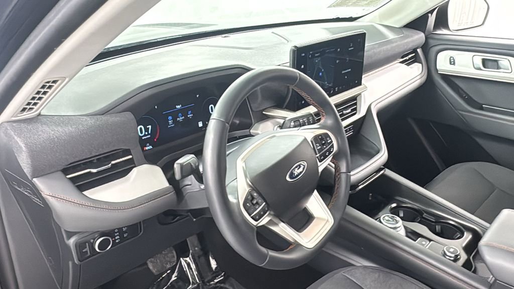 Used 2025 Ford Explorer Active image 26