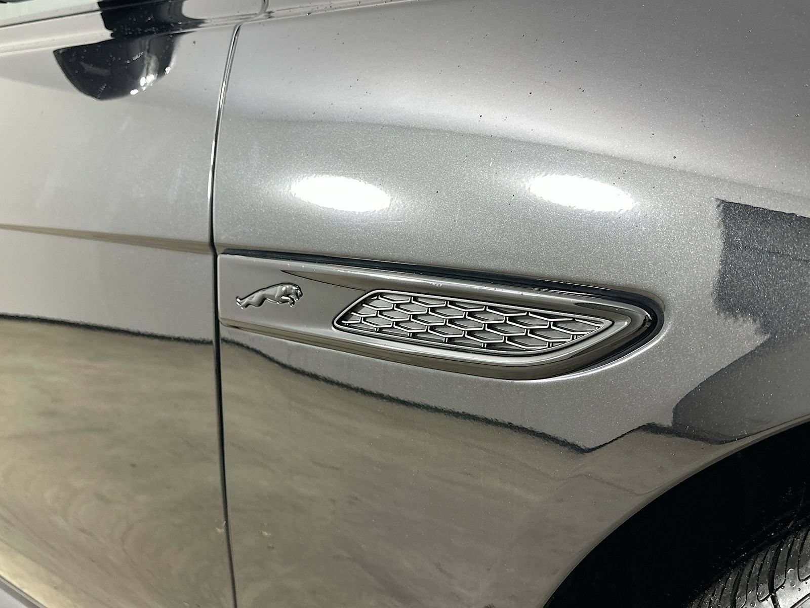 Used 2024 Jaguar XF R-Dynamic SE AWD/4WD image 9