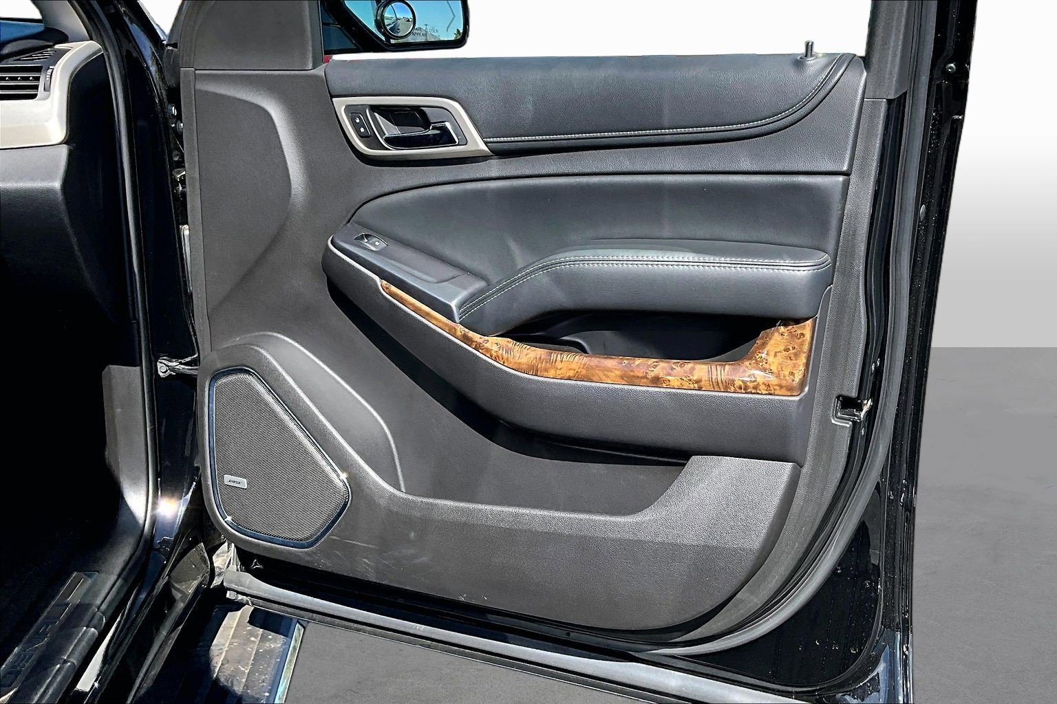 Used 2015 GMC Yukon Denali w/ Premium Package AWD/4WD image 18