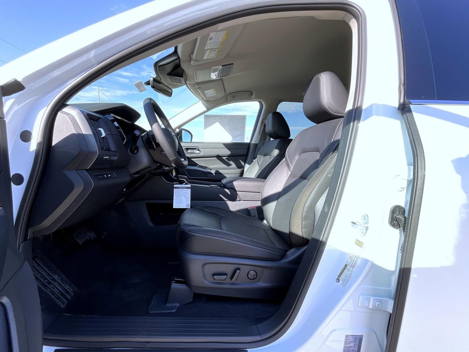 New 2026 Nissan Pathfinder SL image 10