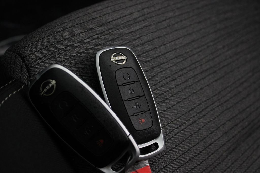 Certified 2023 Nissan Rogue SV image 30