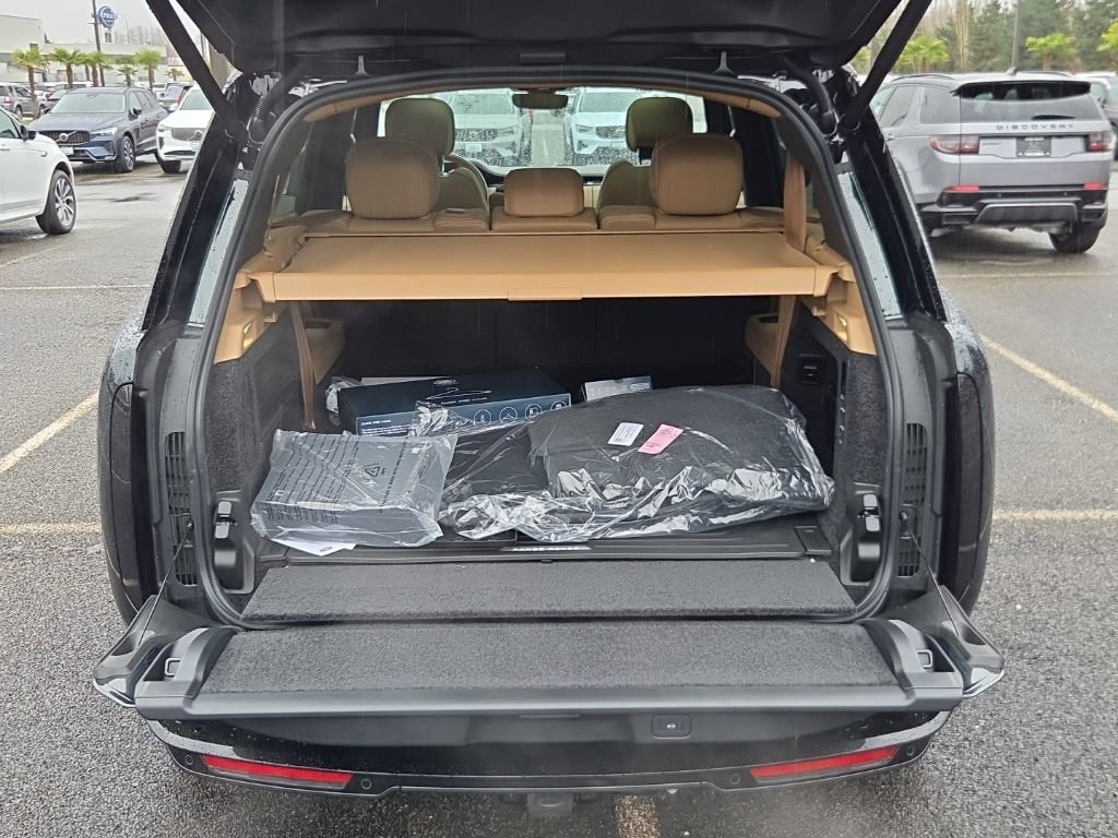 New 2026 Land Rover Range Rover Long Wheelbase SE AWD/4WD image 16