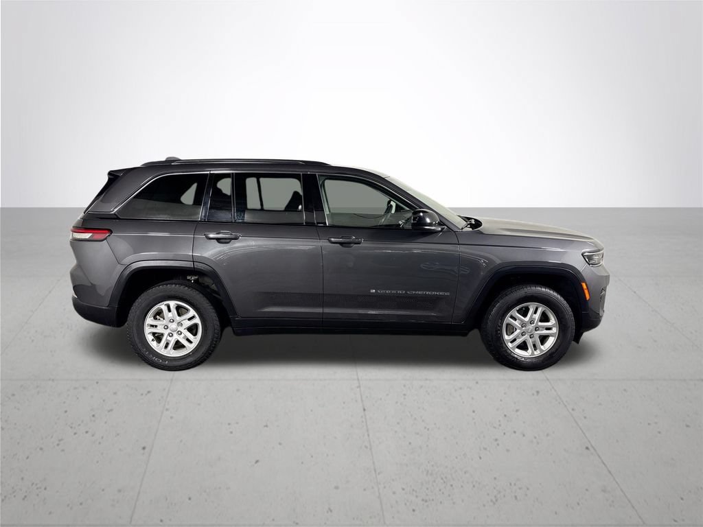 Used 2023 Jeep Grand Cherokee Laredo w/ Luxury Tech Group I AWD/4WD image 5