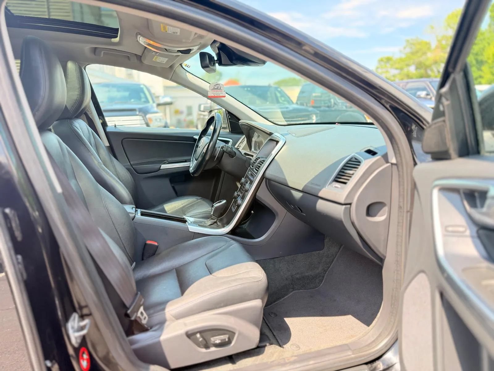 Used 2015 Volvo XC60 T6 Platinum AWD/4WD image 12