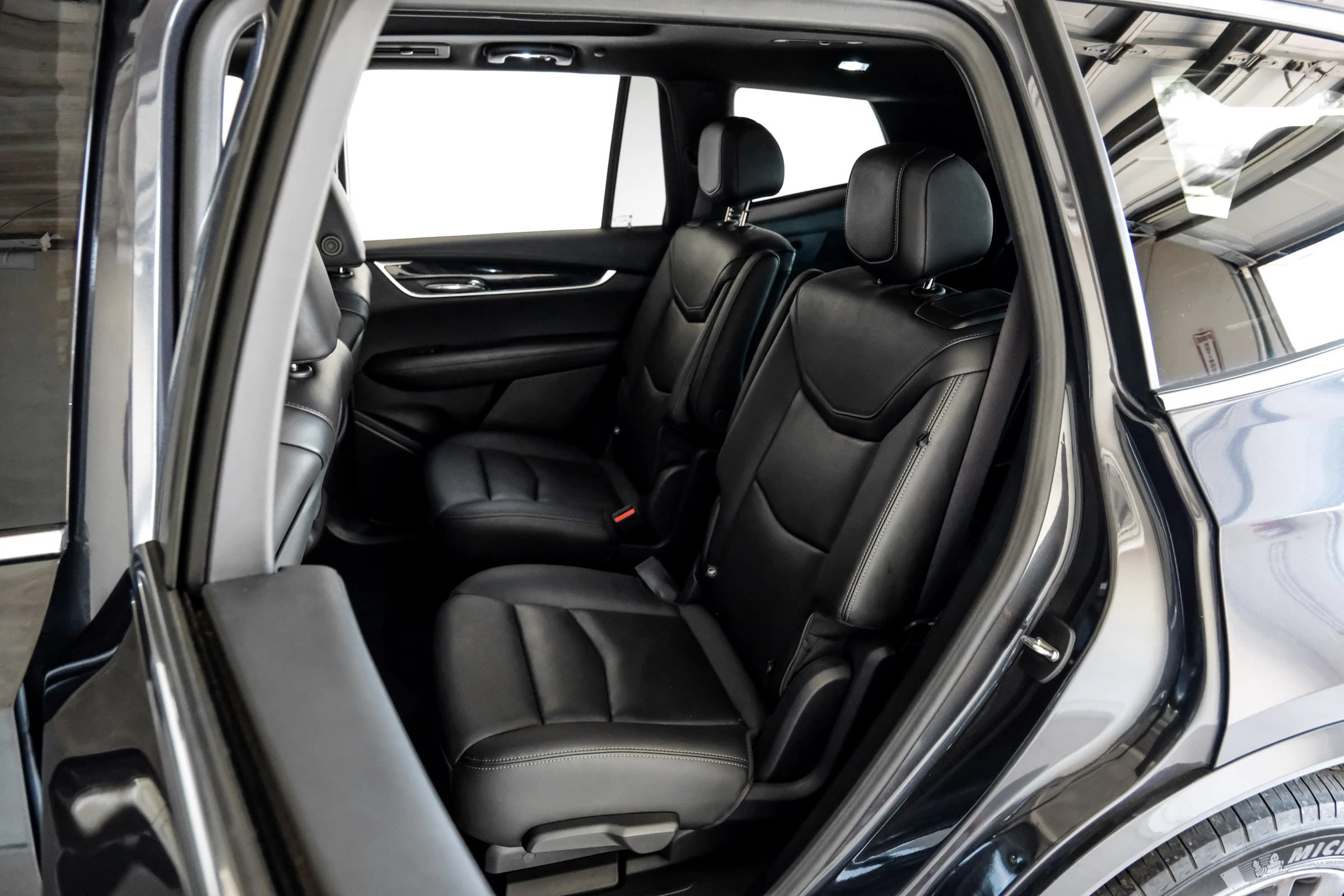 Used 2022 Cadillac XT6 Premium Luxury w/ Technology Package FWD image 32