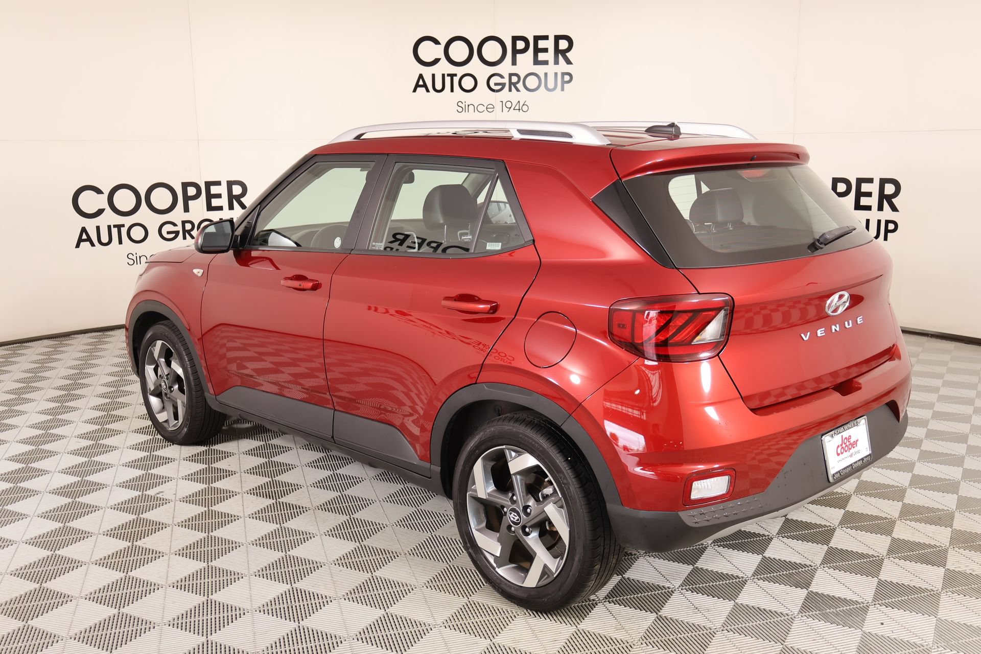 Used 2025 Hyundai Venue Limited FWD image 23