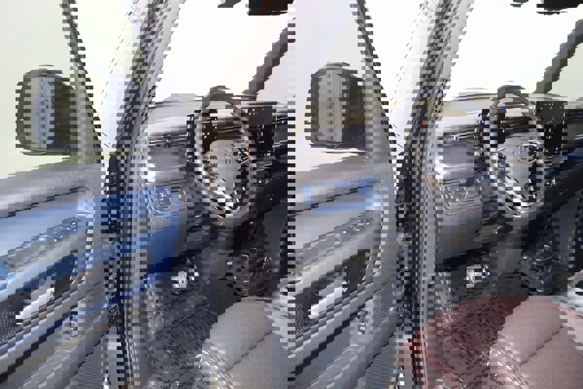 Used 2025 Volkswagen ID. Buzz Pro S image 52