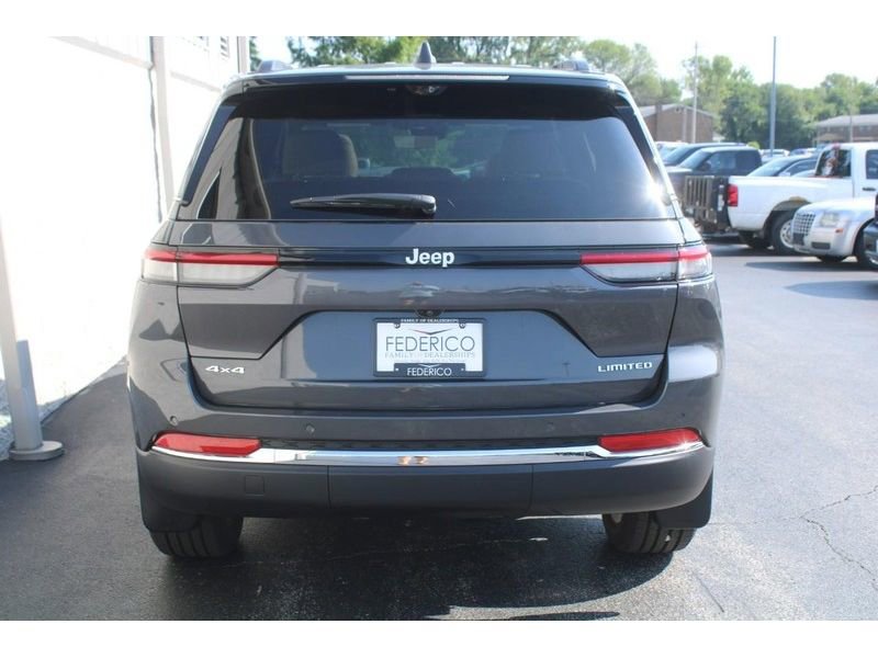 Used 2025 Jeep Grand Cherokee Limited w/ Luxury Tech Group II image 4