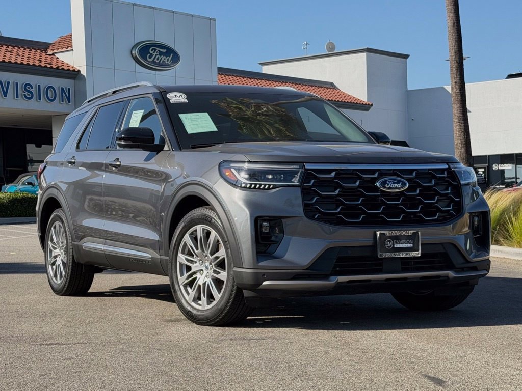 Used 2026 Ford Explorer Platinum RWD image 2
