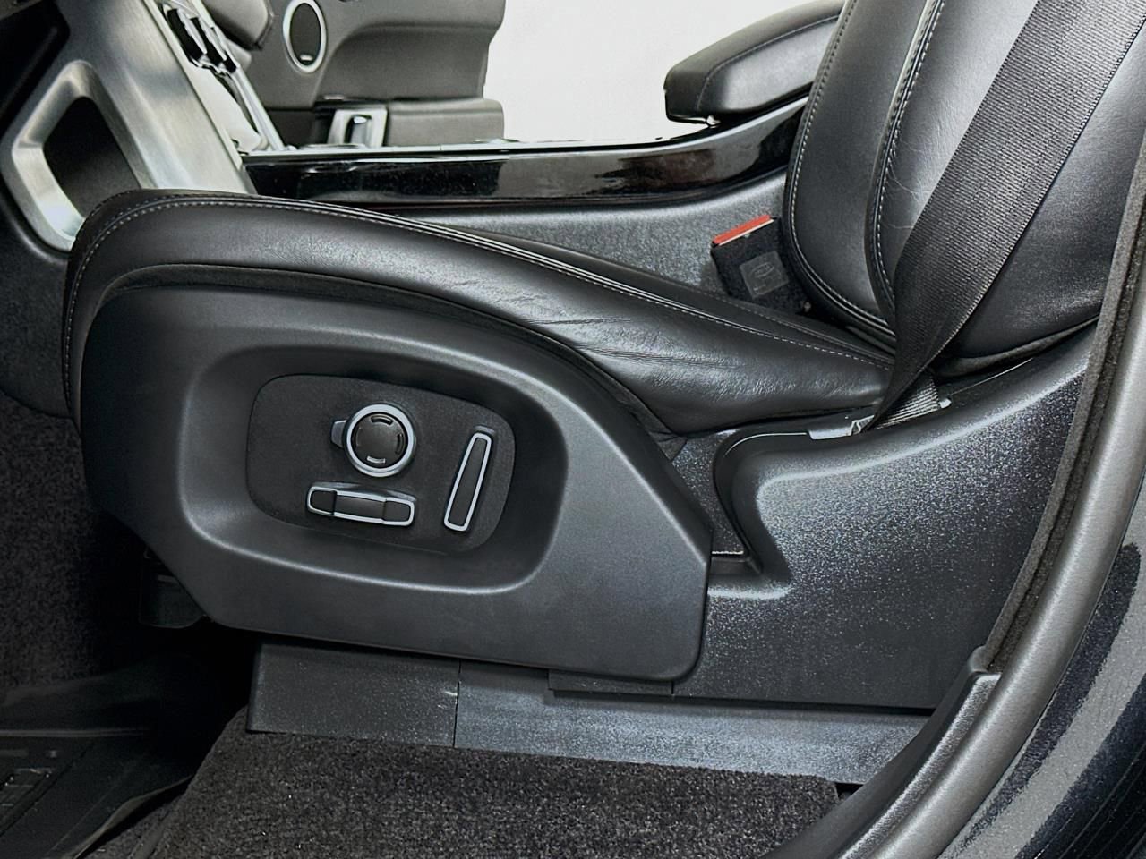 Used 2016 Land Rover Range Rover Supercharged image 27