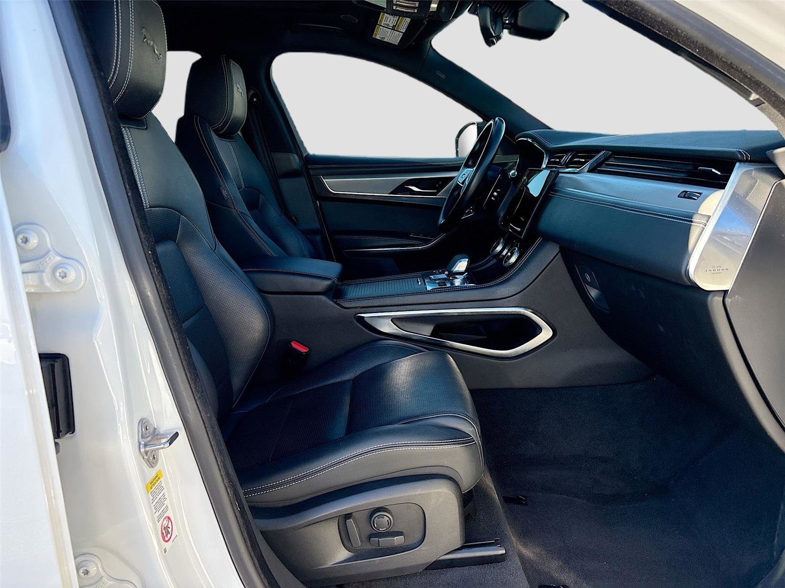 Used 2024 Jaguar F-PACE R-Dynamic S image 33