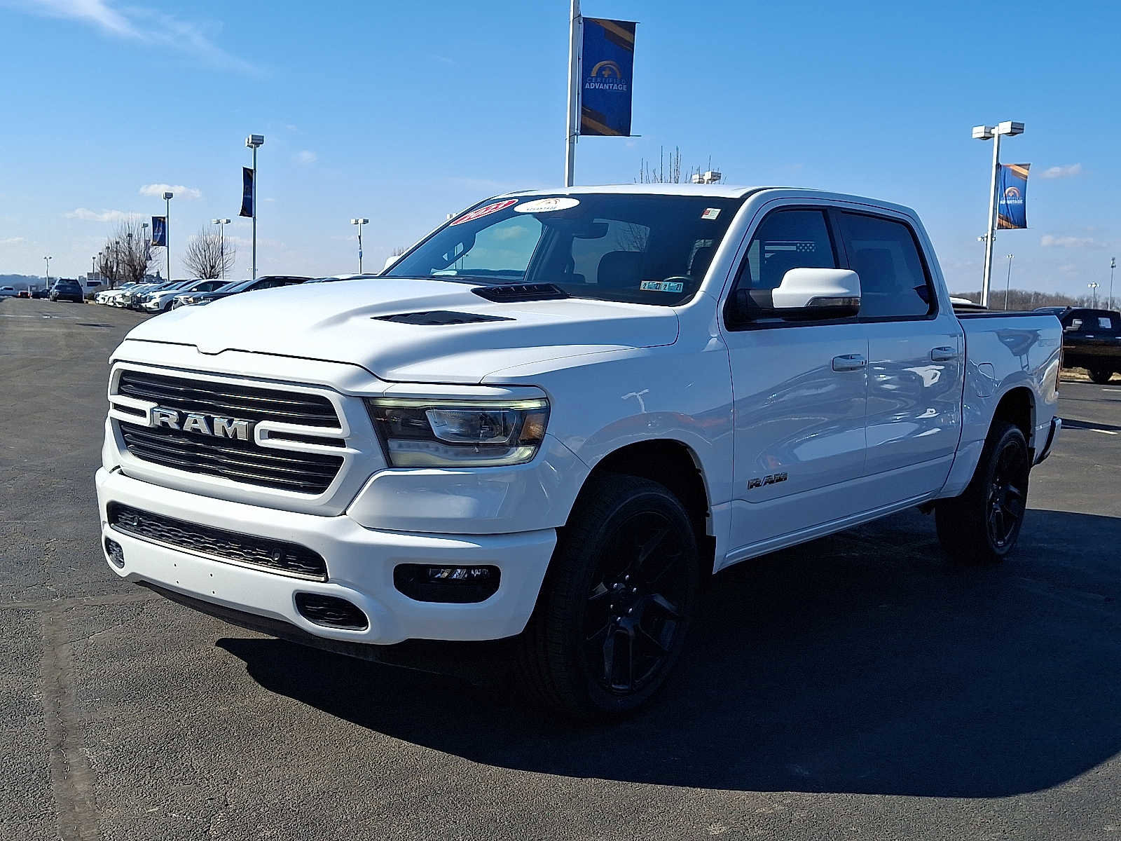 Used 2023 RAM 1500 Laramie AWD/4WD image 3