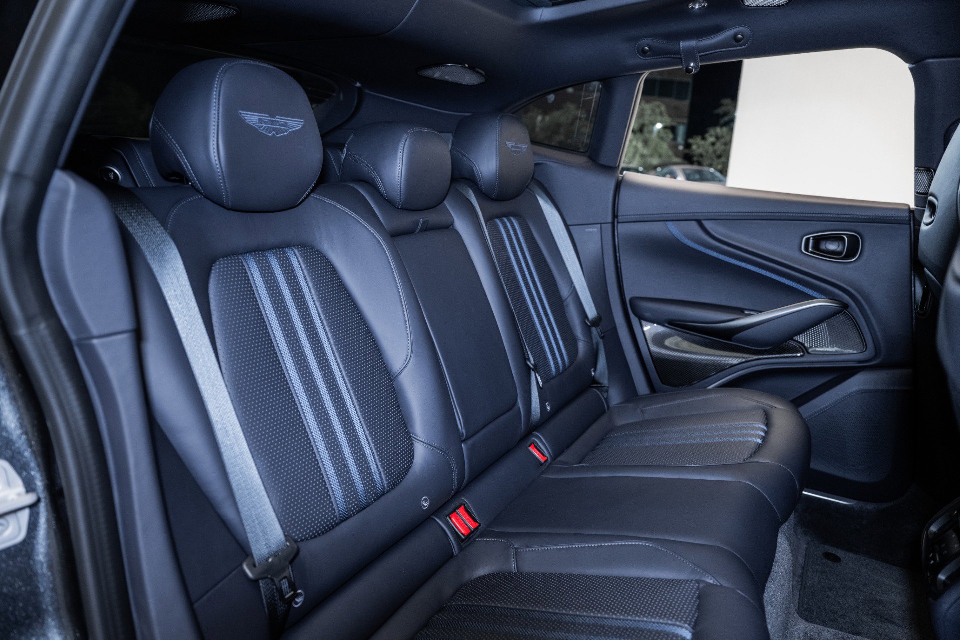 Used 2025 Aston Martin DBX 707 image 19