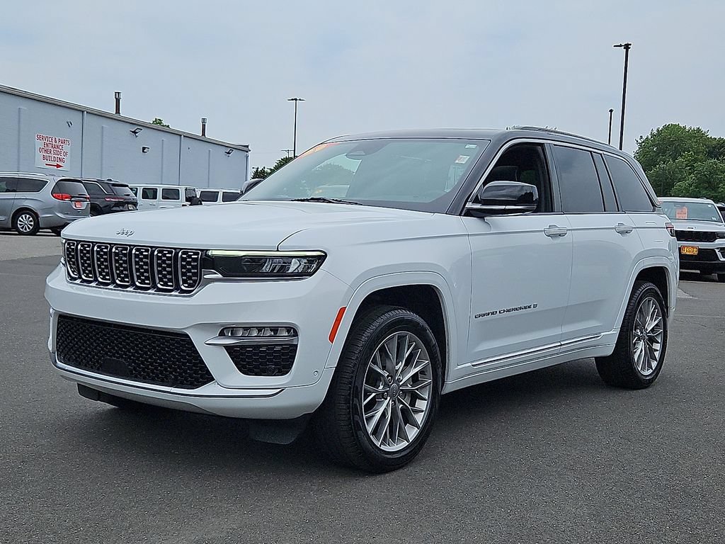 Certified 2025 Jeep Grand Cherokee Summit w/ Luxury Tech Group V AWD/4WD image 3