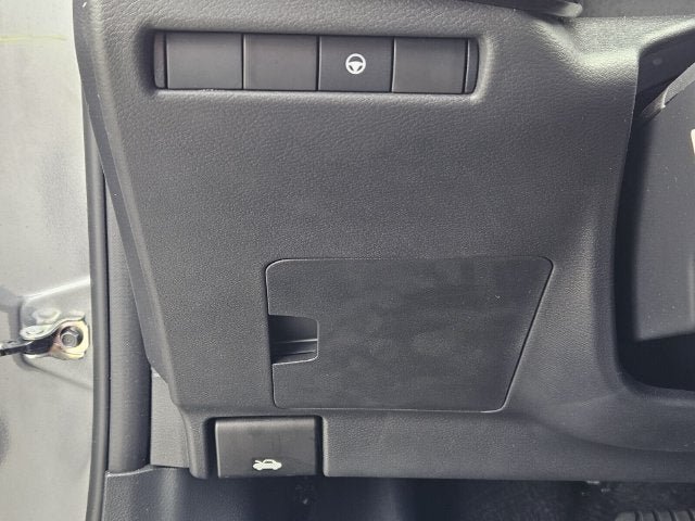 Used 2025 Nissan Kicks SR AWD/4WD image 19