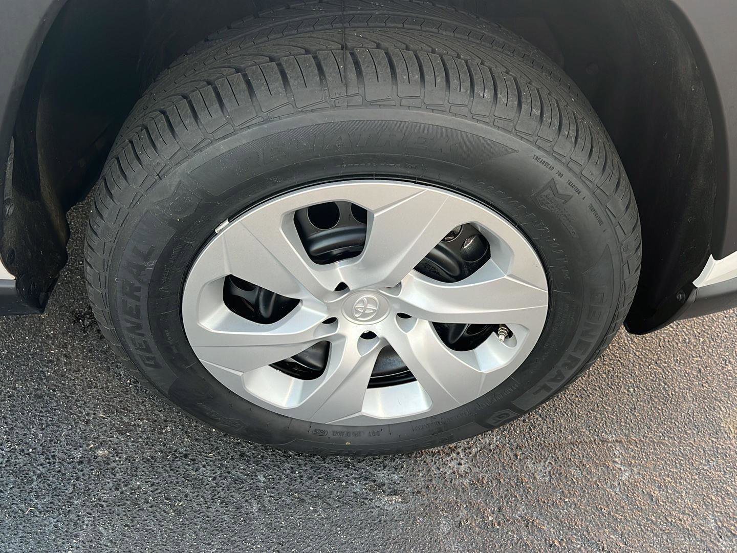 Certified 2023 Toyota RAV4 LE image 40