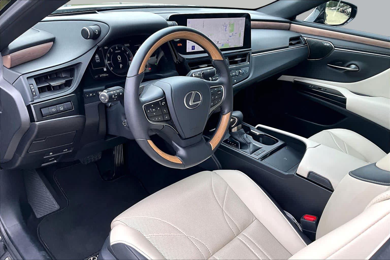 Used 2025 Lexus ES 350 Ultra Luxury w/ Accessory Package (Z2) FWD image 18
