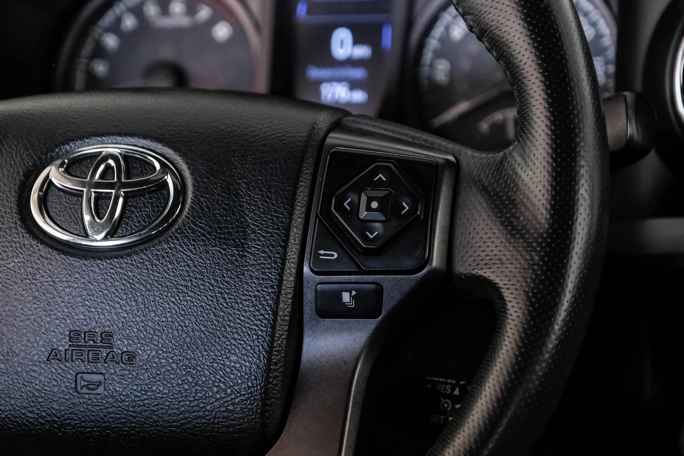 Used 2017 Toyota Tacoma TRD Sport w/ Tow Package (A/T) AWD/4WD image 16