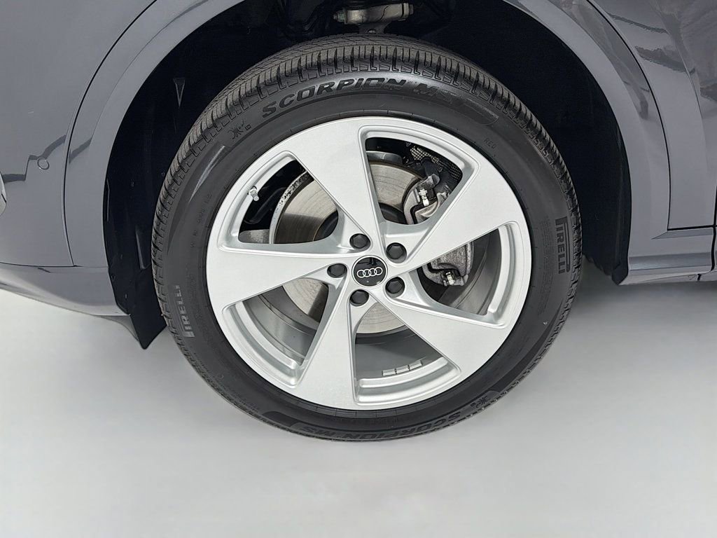 Used 2025 Audi Q5 Premium Plus w/ Premium Plus image 33